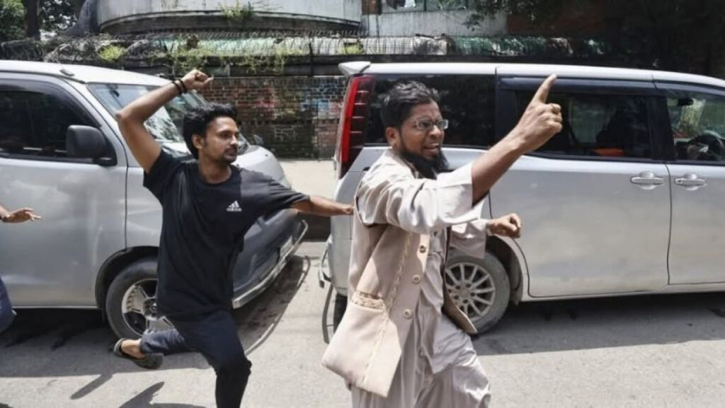 এনসিপি ও বিএনপি নেতা দাবি করা সেই সিদ্দিককে ধানমন্ডিতে উত্তম মধ্যম