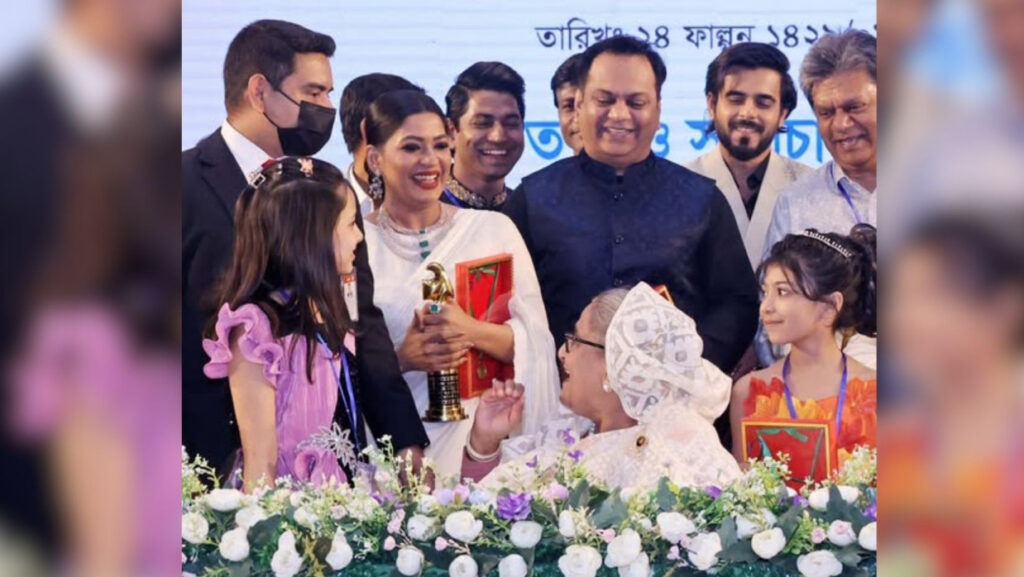 ‘সেদিন তার হাসি ভীষণ ভালো লেগেছিল, কিন্তু ক্ষমতা মানুষটিকে শয়তান বানাল’
