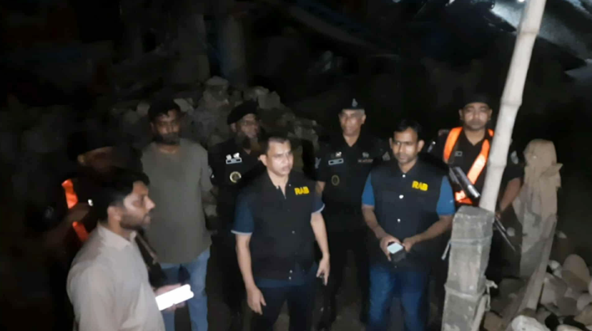 জামায়াত নেতার পাথরের গদিসহ ৭ গদি থেকে ভোলাগঞ্জের পাথর উদ্ধার